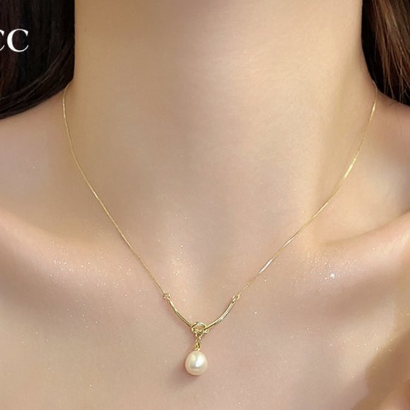 GOLIC Gold Pearl Knot Necklace - Picture 3 of 11